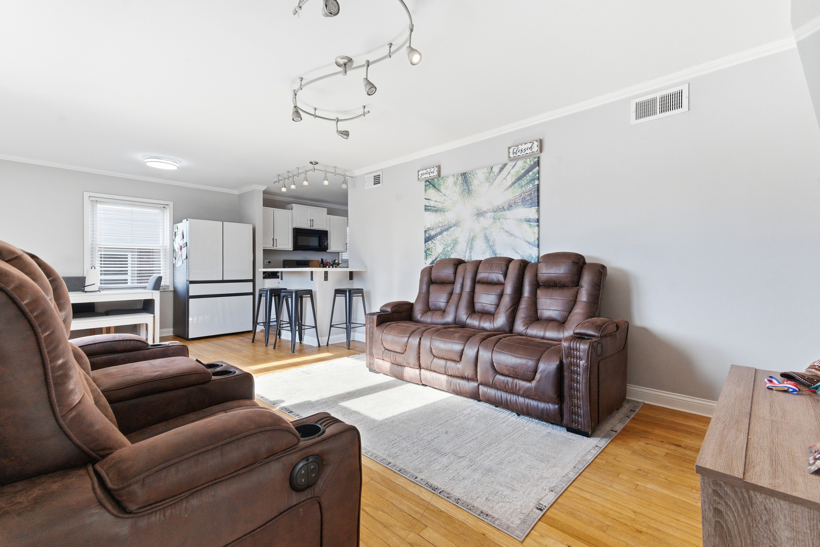 204 Woodlawn Drive, Mundelein, IL 60060