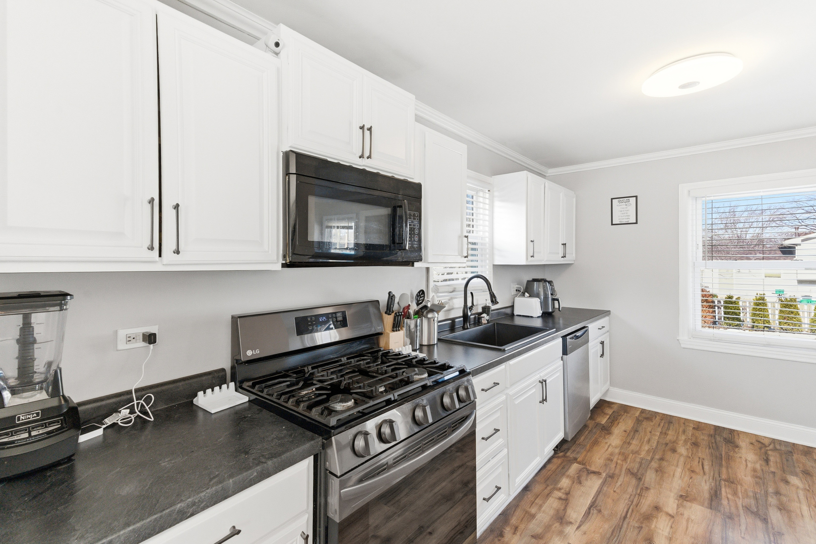 204 Woodlawn Drive, Mundelein, IL 60060