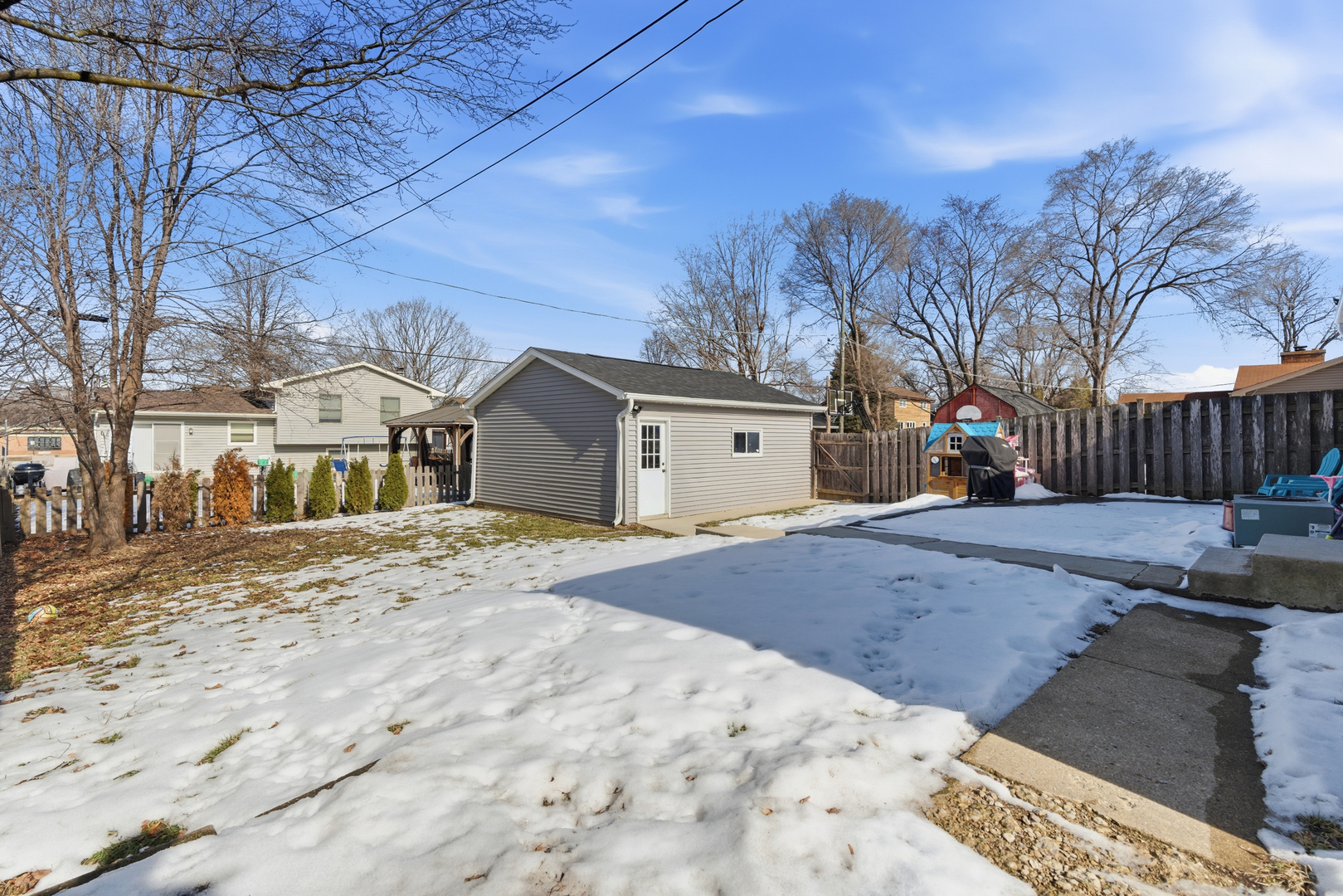 204 Woodlawn Drive, Mundelein, IL 60060