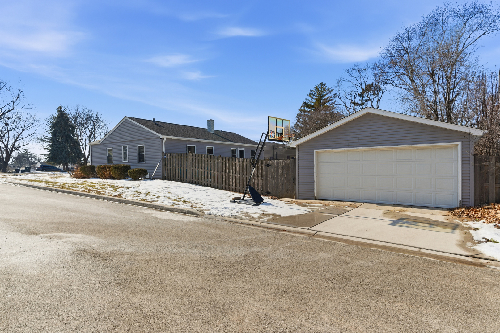 204 Woodlawn Drive, Mundelein, IL 60060