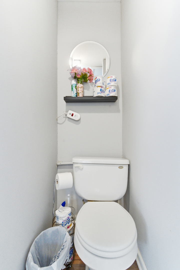 204 Woodlawn Drive, Mundelein, IL 60060