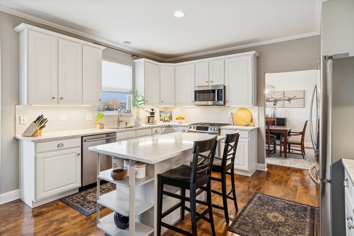 11823 Wolf Creek Lane, Plainfield, IL 60585