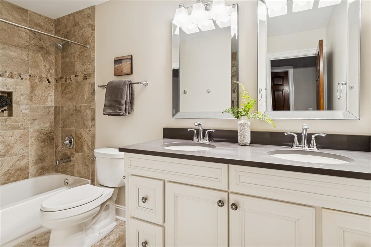 11823 Wolf Creek Lane, Plainfield, IL 60585