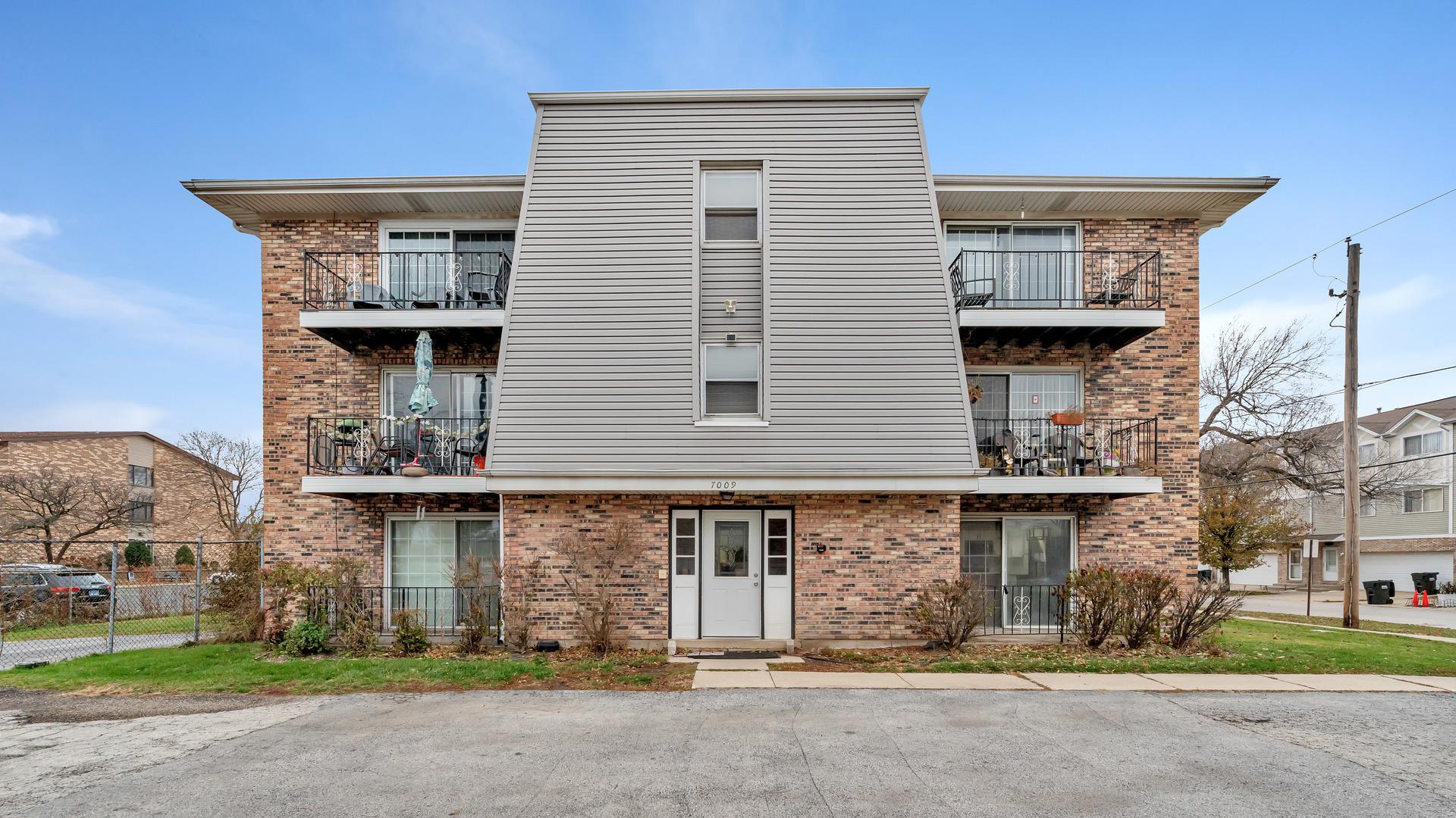 7009 100th Street #201, Chicago Ridge, IL 60415
