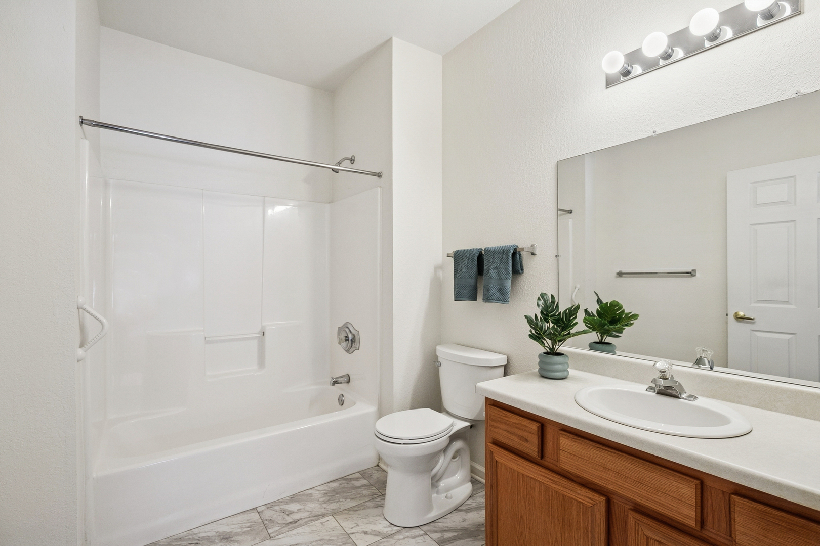 8226 Cinnamon Lane #H-4-D, Fox Lake, IL 60020