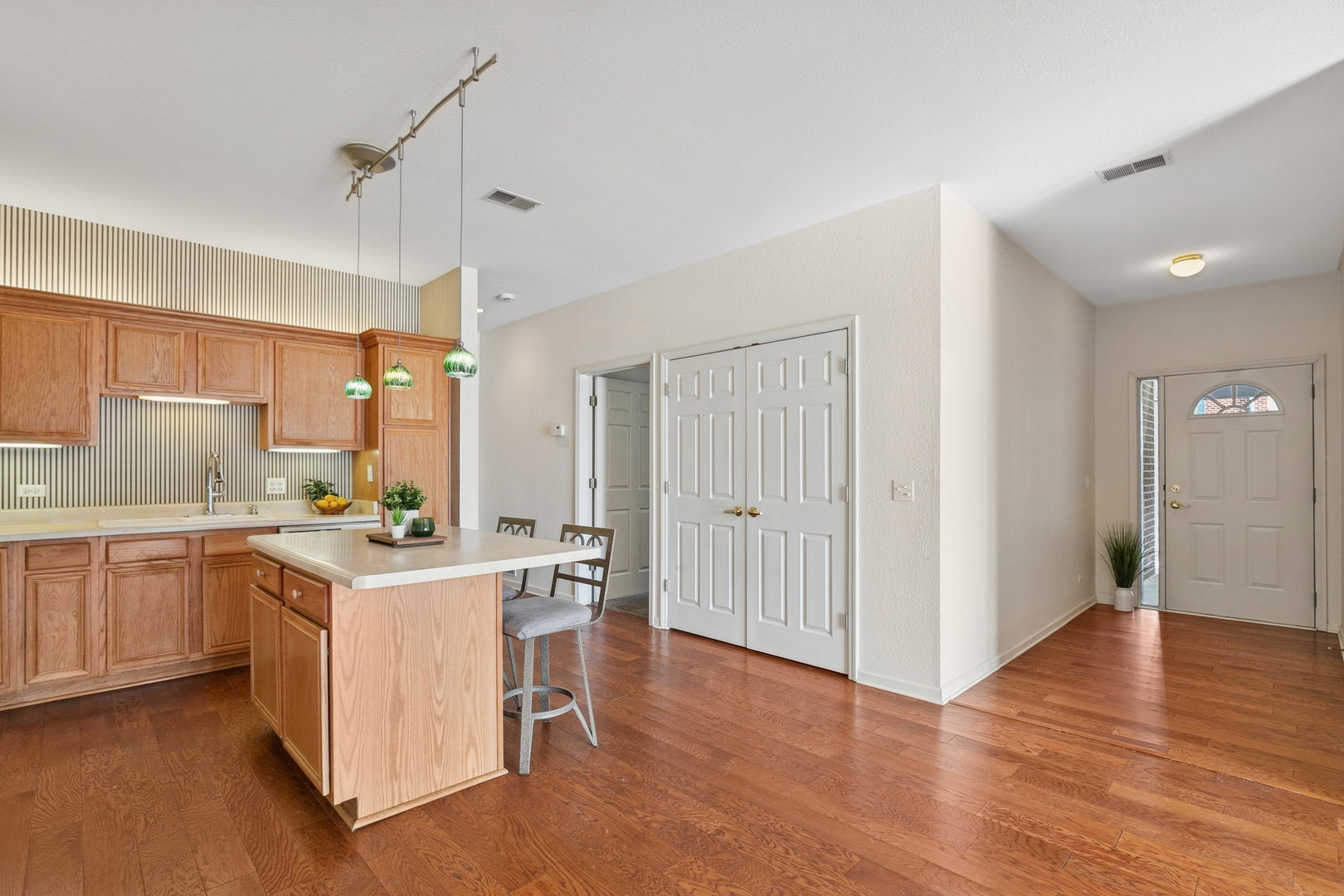 8226 Cinnamon Lane #H-4-D, Fox Lake, IL 60020