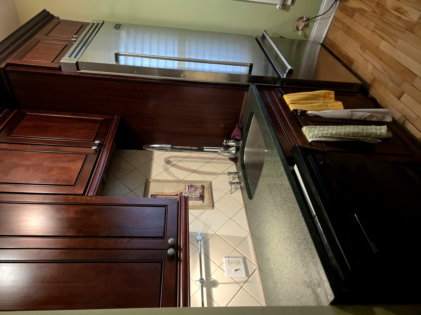 548 W Brompton Avenue #1E, Chicago, IL 60657