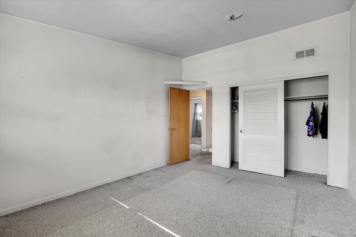 6735 N Lawndale Avenue, Lincolnwood, IL 60712