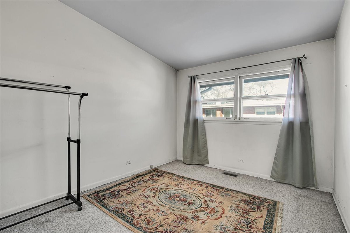 6735 N Lawndale Avenue, Lincolnwood, IL 60712