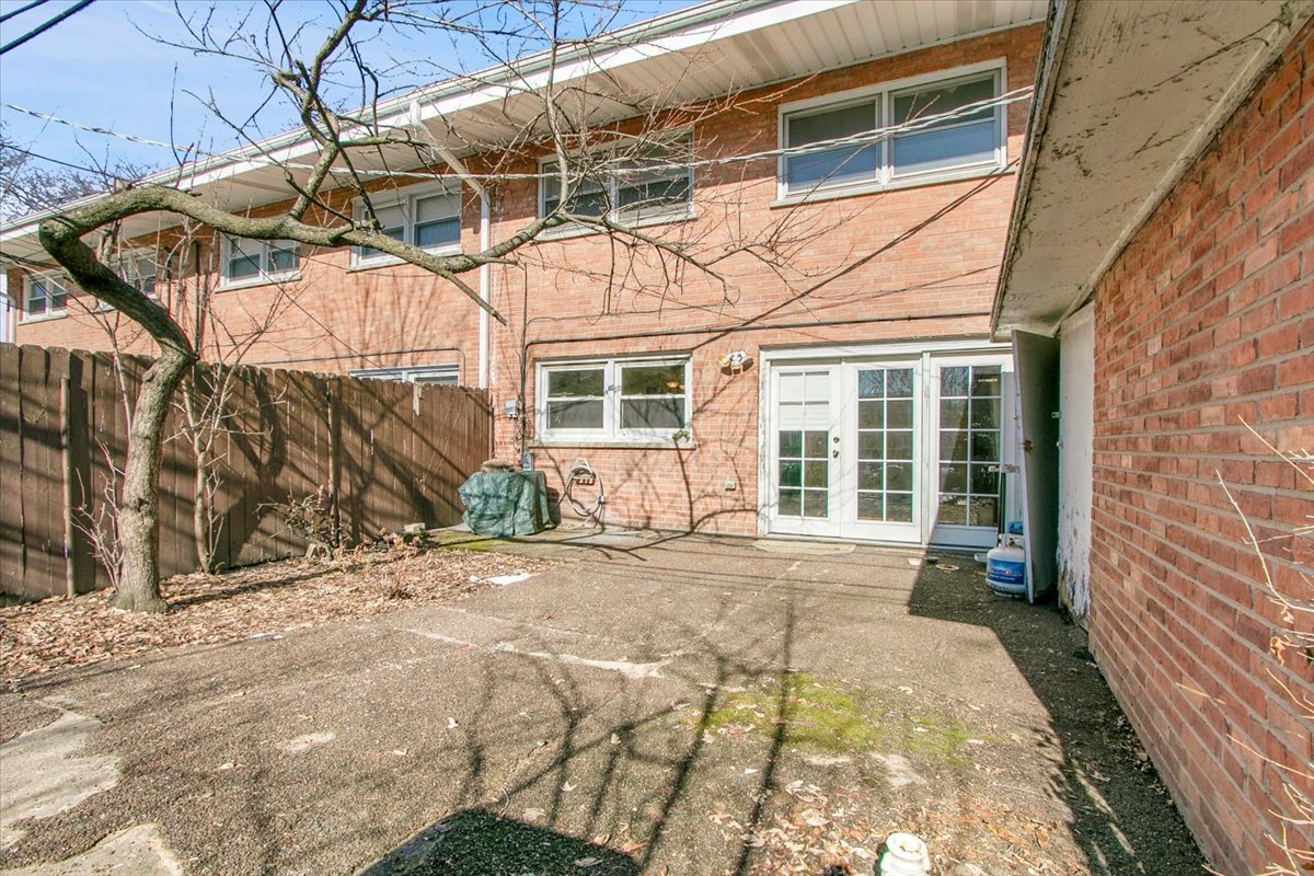 6735 N Lawndale Avenue, Lincolnwood, IL 60712