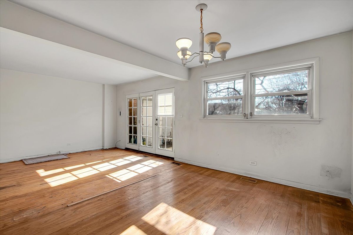 6735 N Lawndale Avenue, Lincolnwood, IL 60712