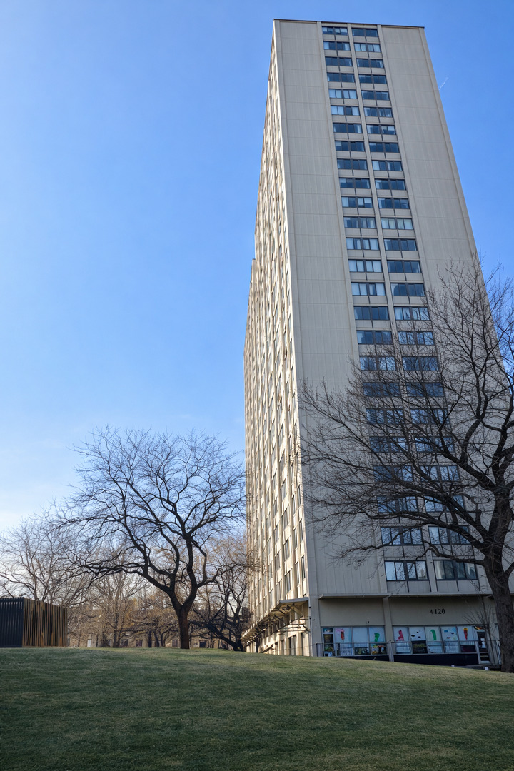 4800 S Lake Park Avenue #1009A, Chicago, IL 60615