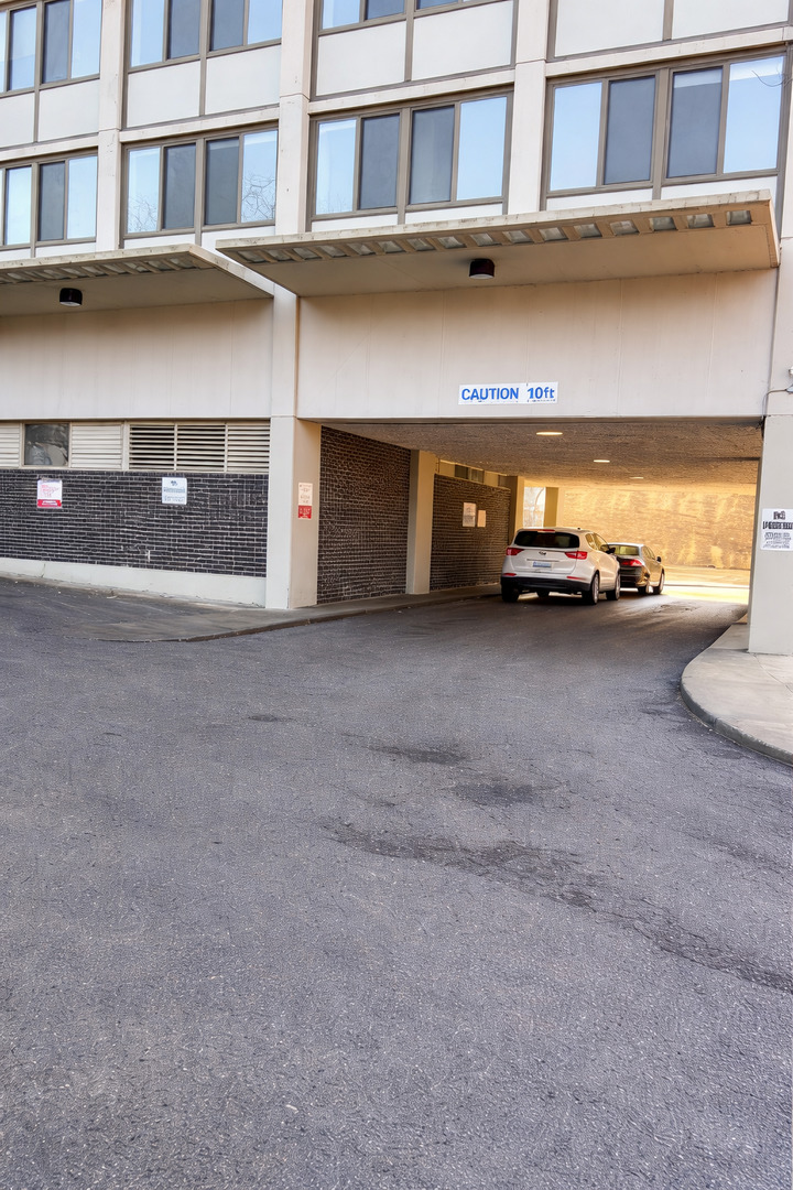 4800 S Lake Park Avenue #1009A, Chicago, IL 60615