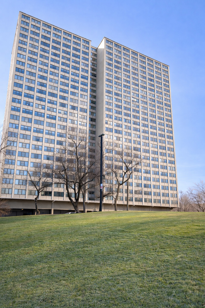 4800 S Lake Park Avenue #1009A, Chicago, IL 60615