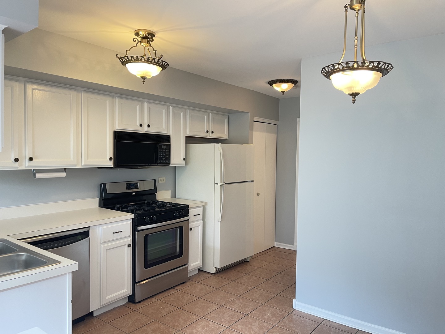 3186 ANTON Drive #3186, Aurora, IL 60504