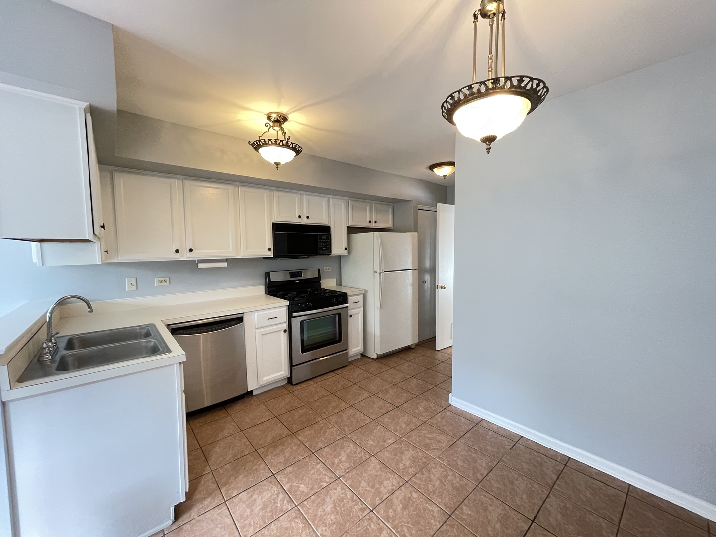 3186 ANTON Drive #3186, Aurora, IL 60504