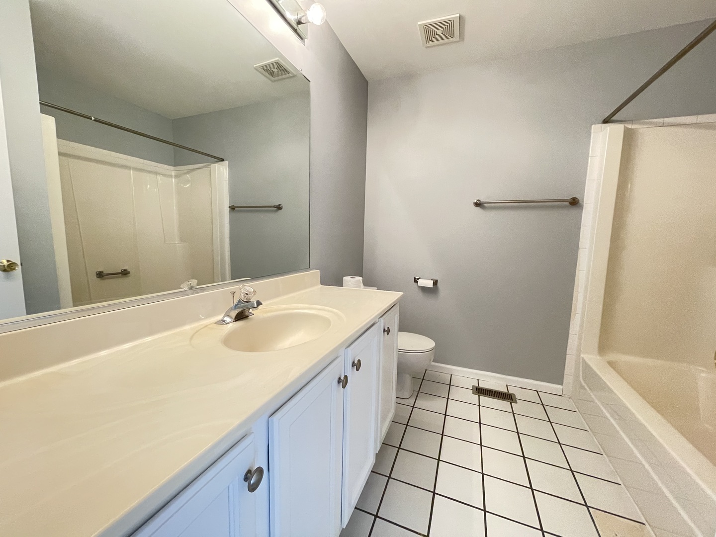 3186 ANTON Drive #3186, Aurora, IL 60504