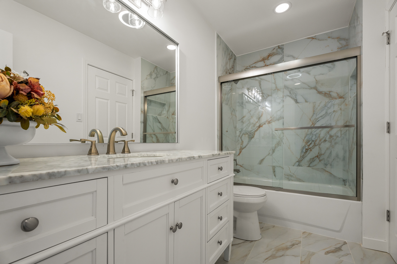 220 N Ashbury Avenue, Bolingbrook, IL 60440