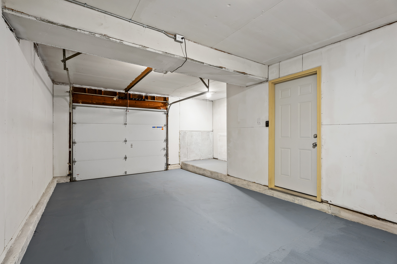 220 N Ashbury Avenue, Bolingbrook, IL 60440