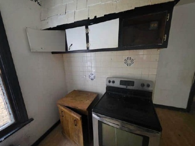 12218 Longwood Drive, Blue Island, IL 60406