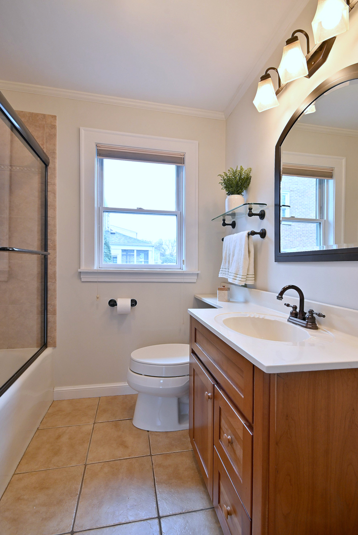 225 S Fairview Avenue, Elmhurst, IL 60126