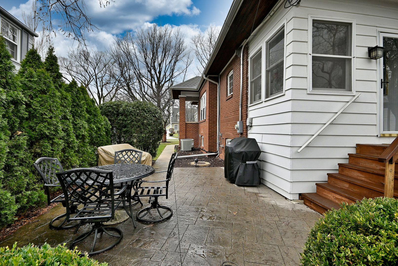 225 S Fairview Avenue, Elmhurst, IL 60126