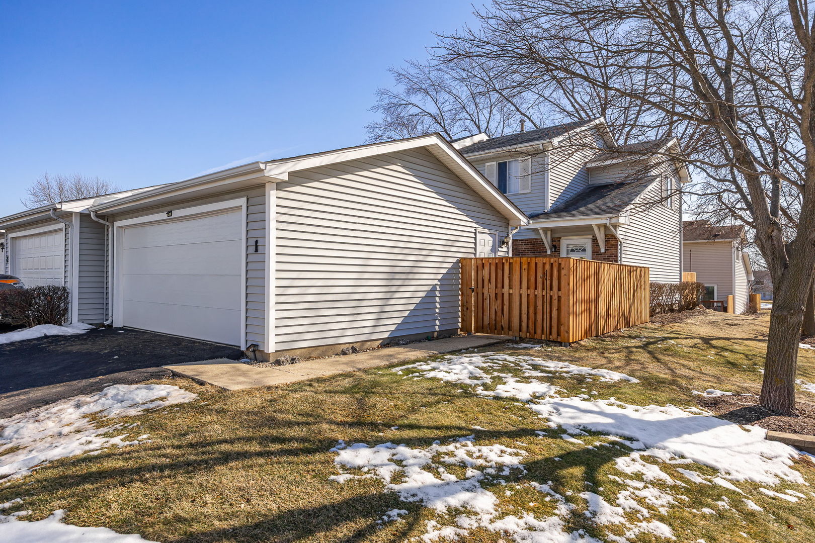 1 Scarlet Hawthorne Court, Woodridge, IL 60517