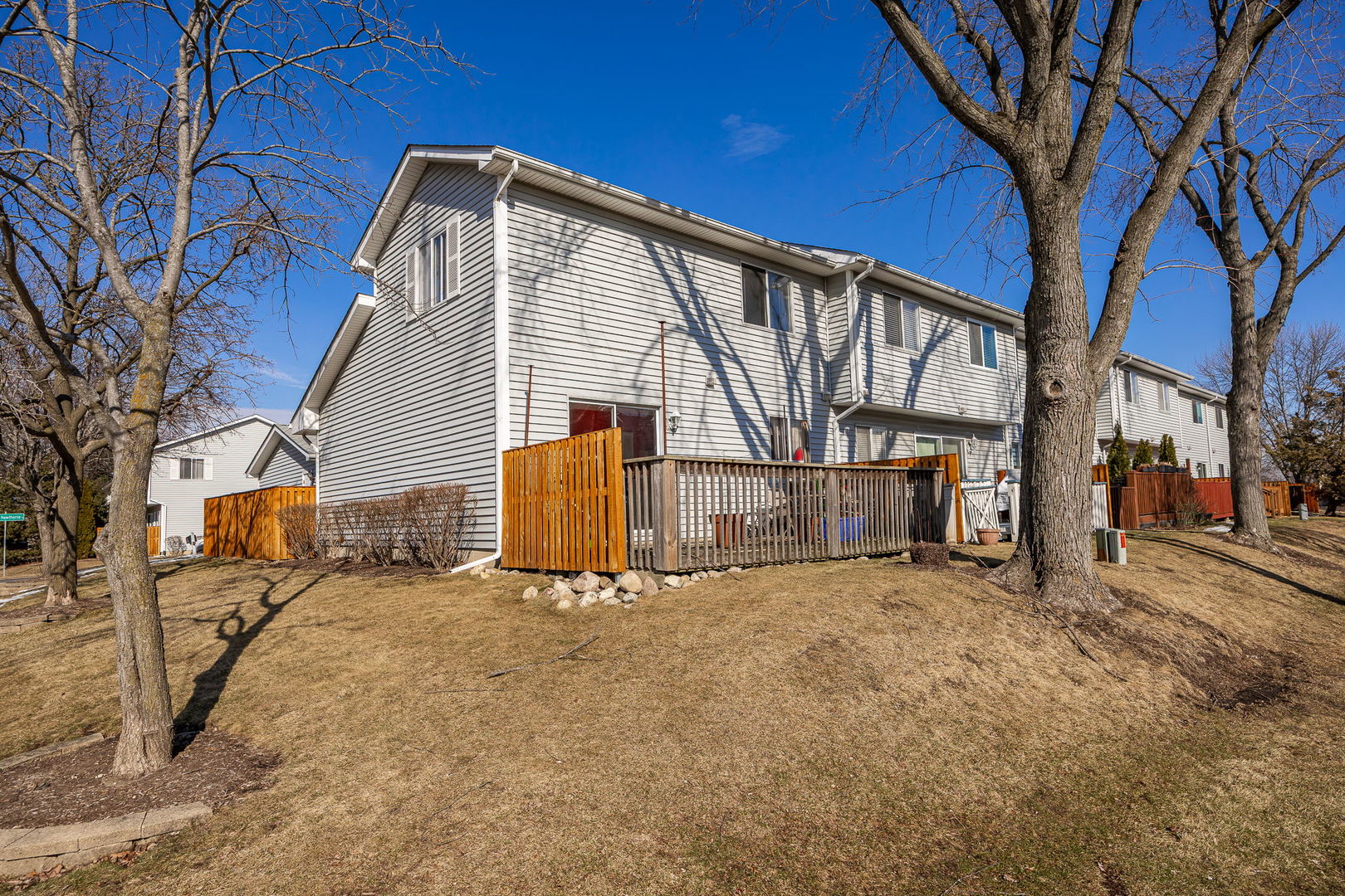 1 Scarlet Hawthorne Court, Woodridge, IL 60517