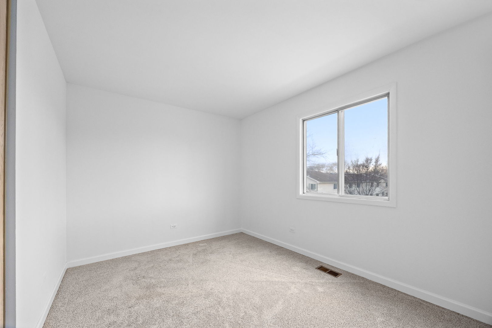 1 Scarlet Hawthorne Court, Woodridge, IL 60517