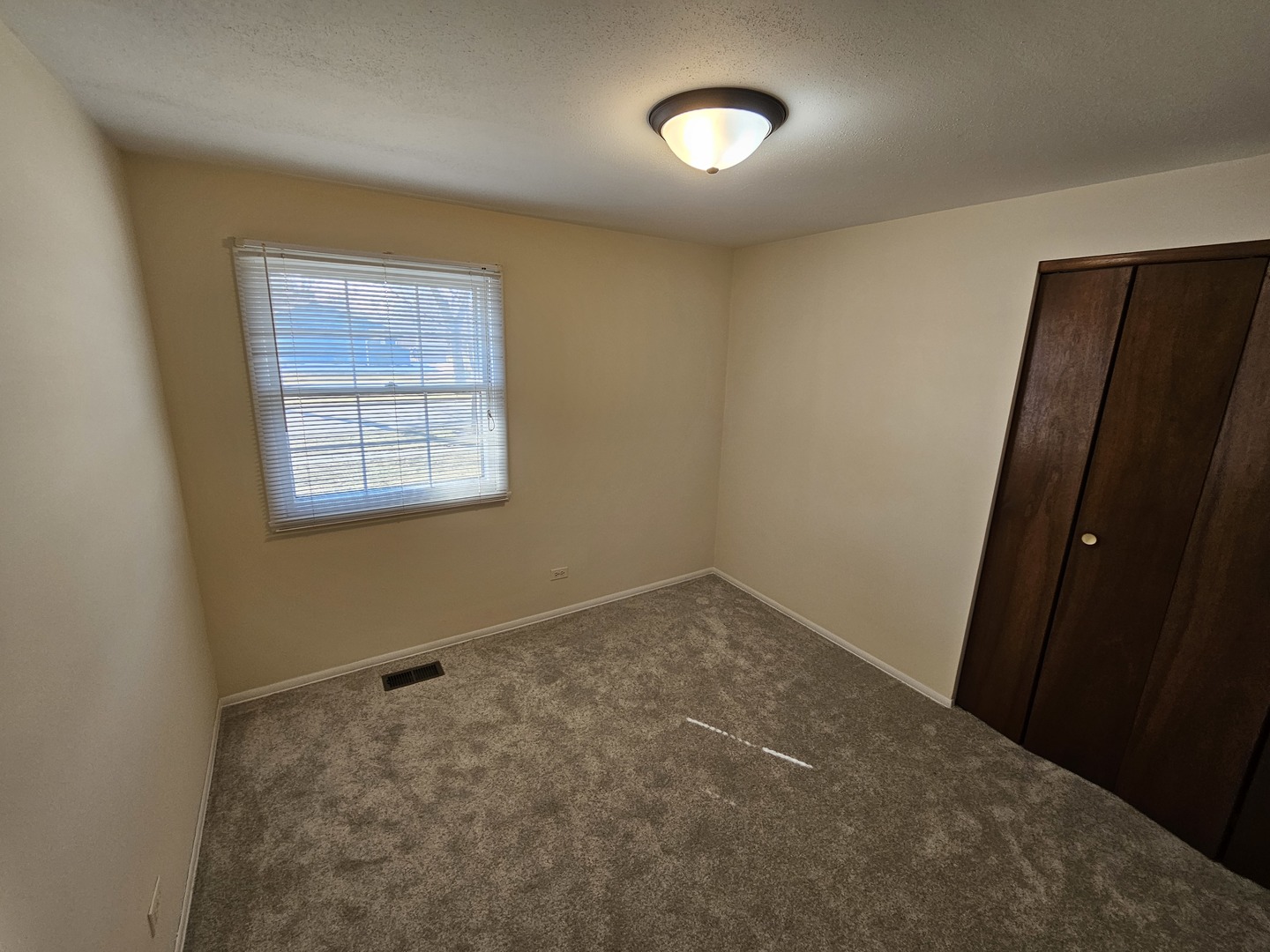 1828 Cannon Court, Schaumburg, IL 60193