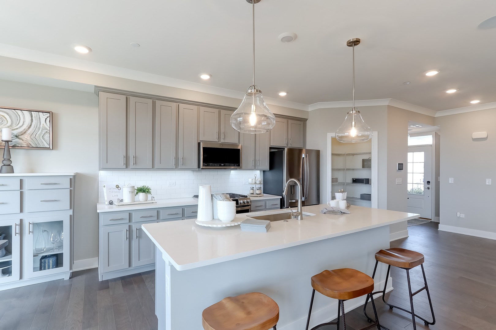 8541 Chadwick Court, Woodridge, IL 60517