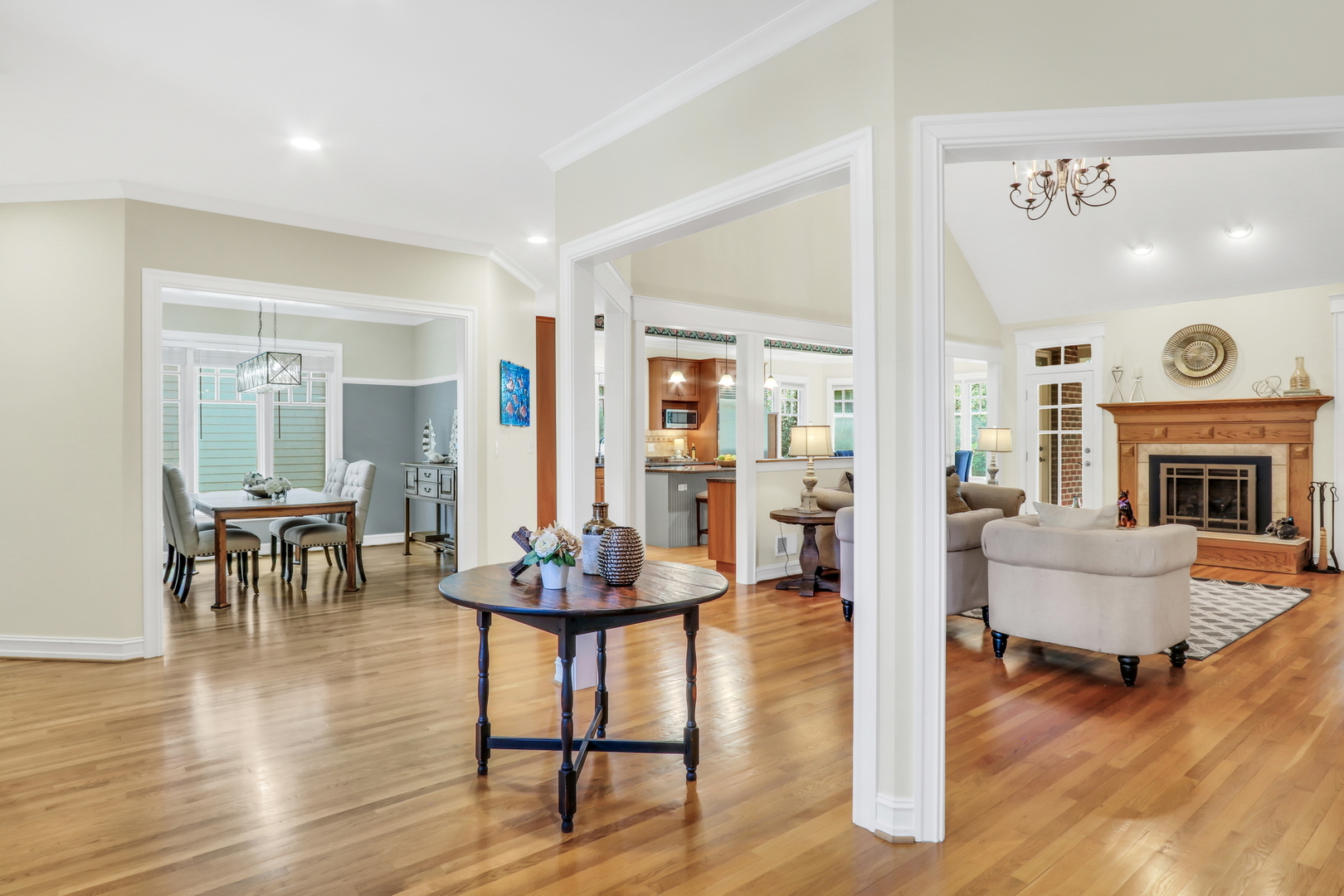 5684 Wolf Road, Western Springs, IL 60558