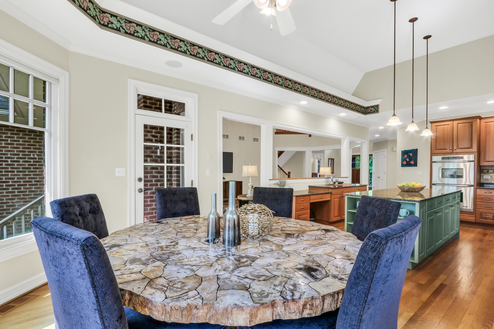 5684 Wolf Road, Western Springs, IL 60558