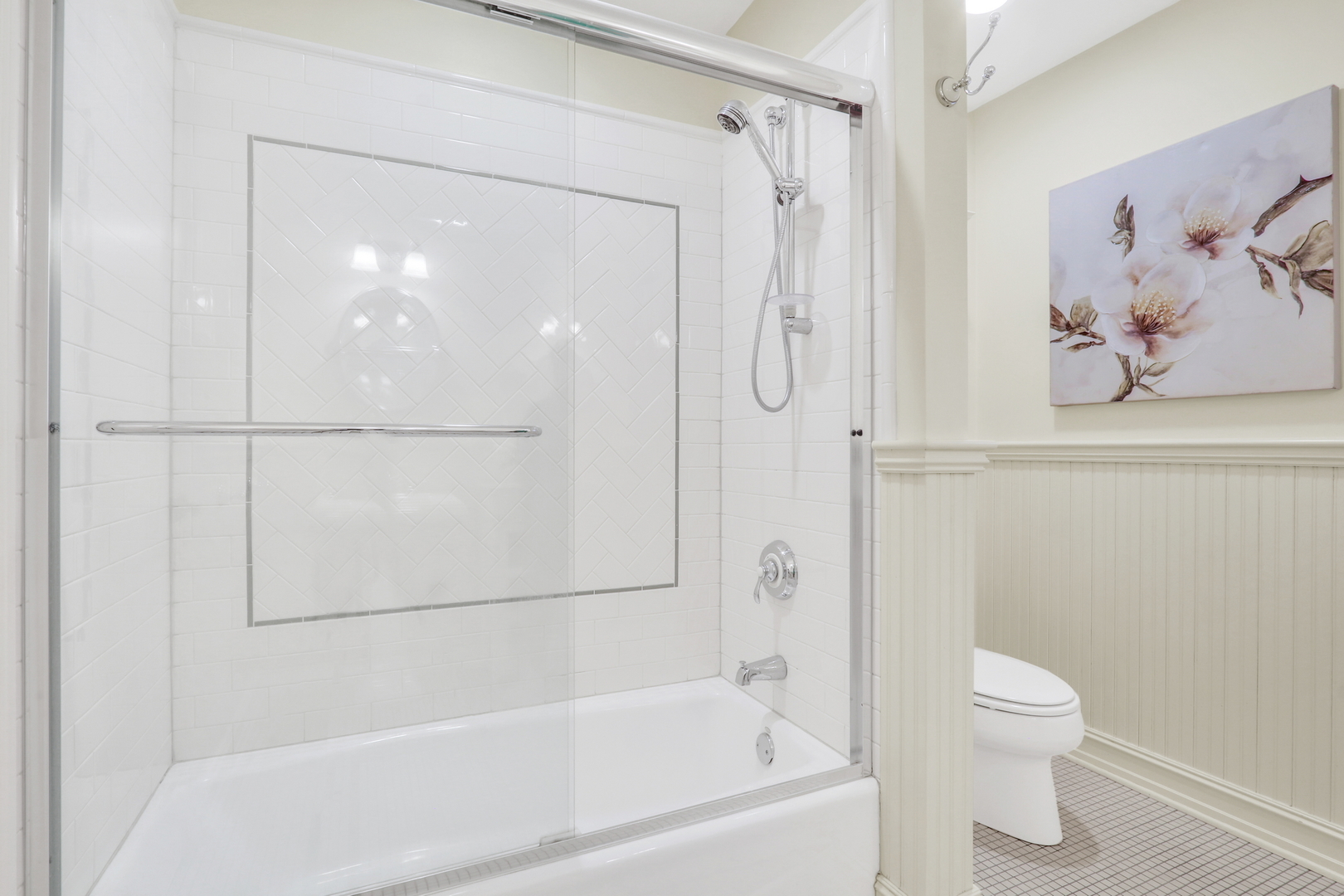 5684 Wolf Road, Western Springs, IL 60558