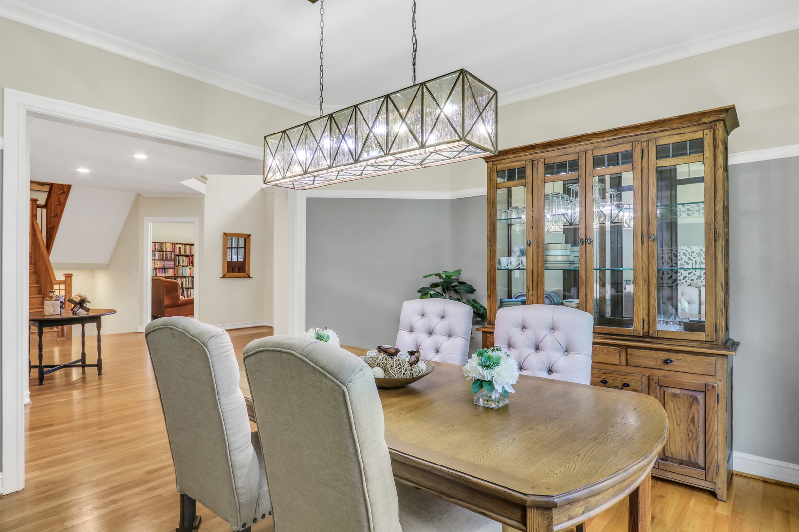 5684 Wolf Road, Western Springs, IL 60558