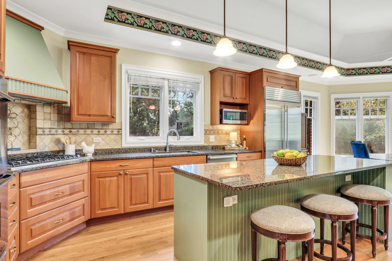 5684 Wolf Road, Western Springs, IL 60558