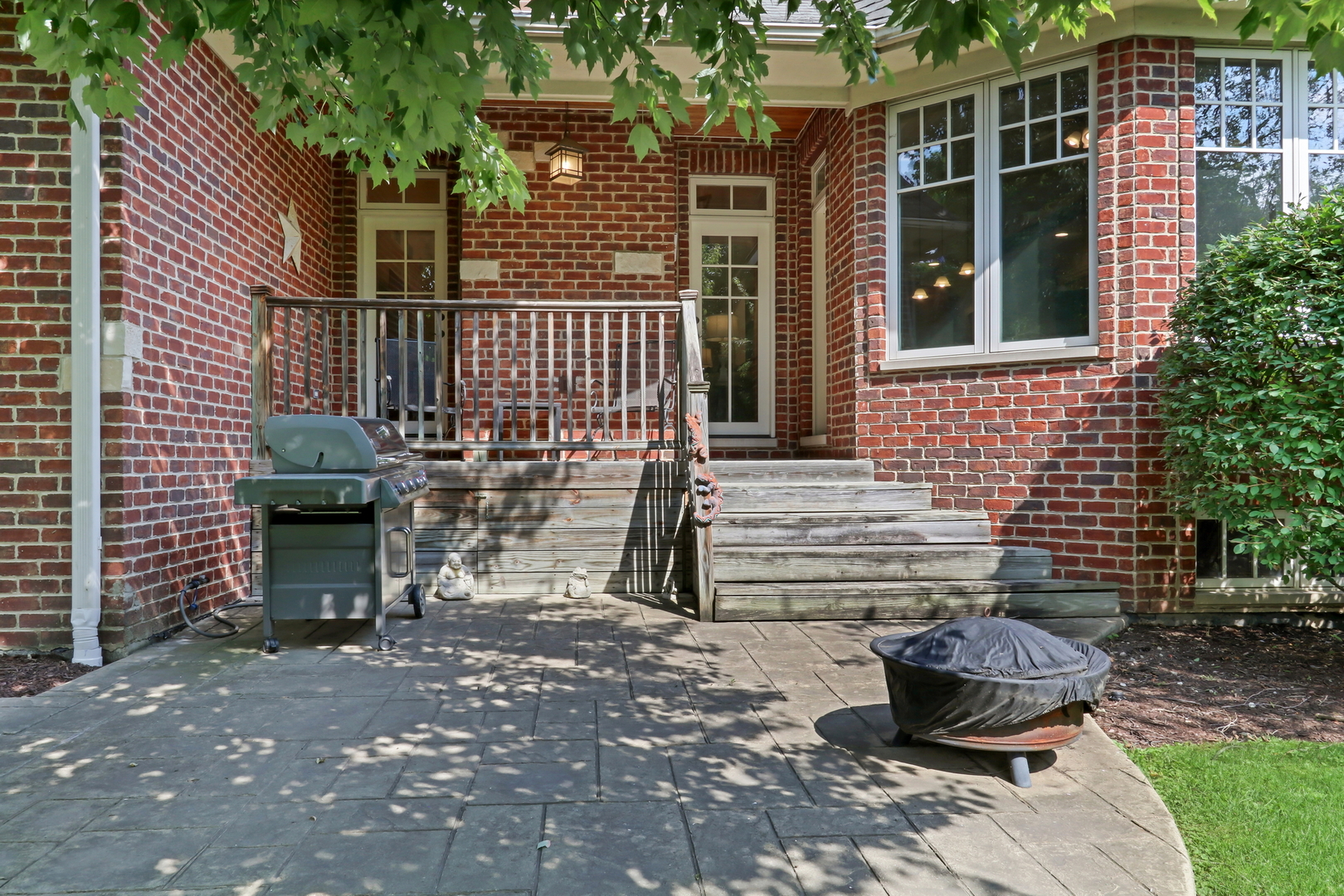 5684 Wolf Road, Western Springs, IL 60558