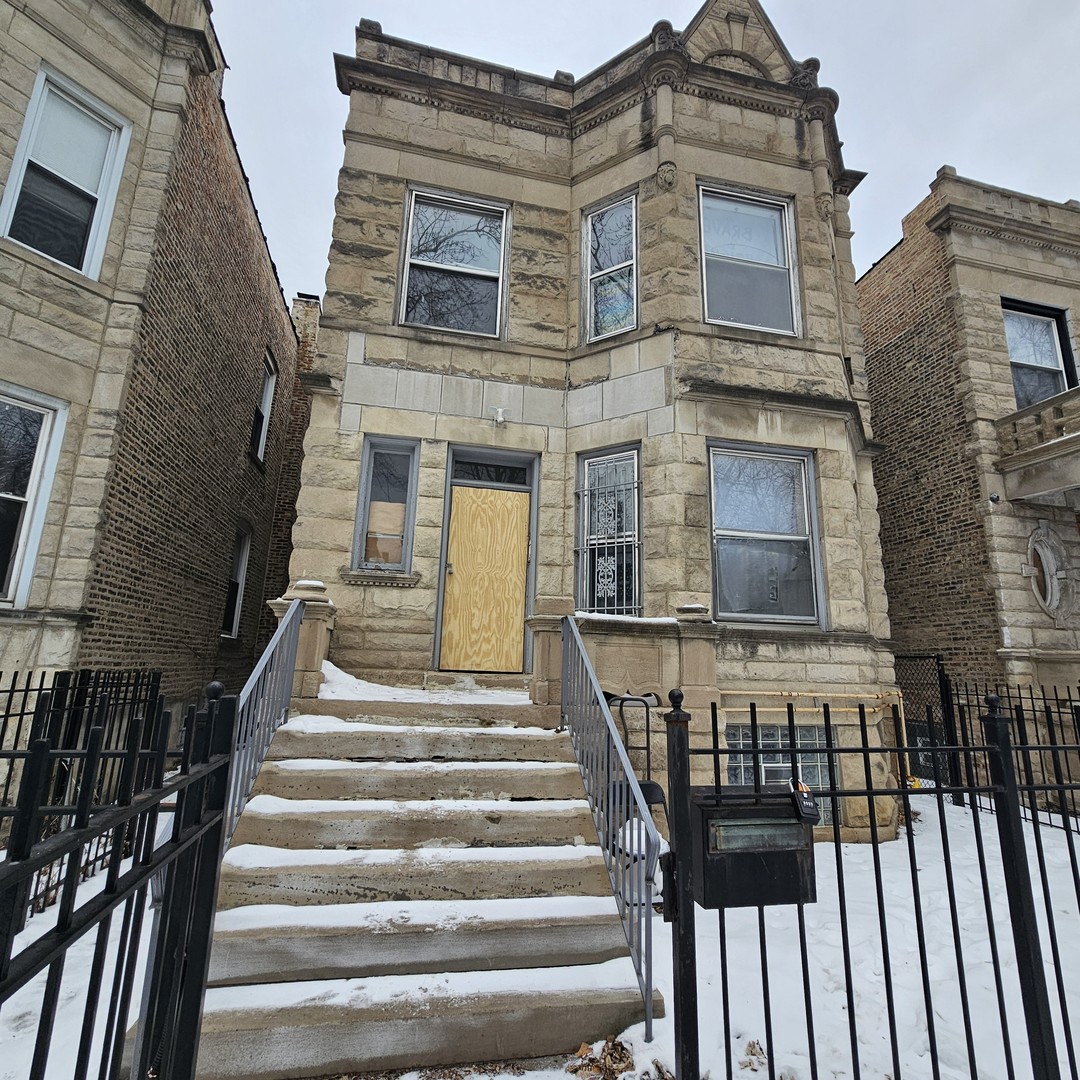 3834 W Monroe Street, Chicago, IL 60624