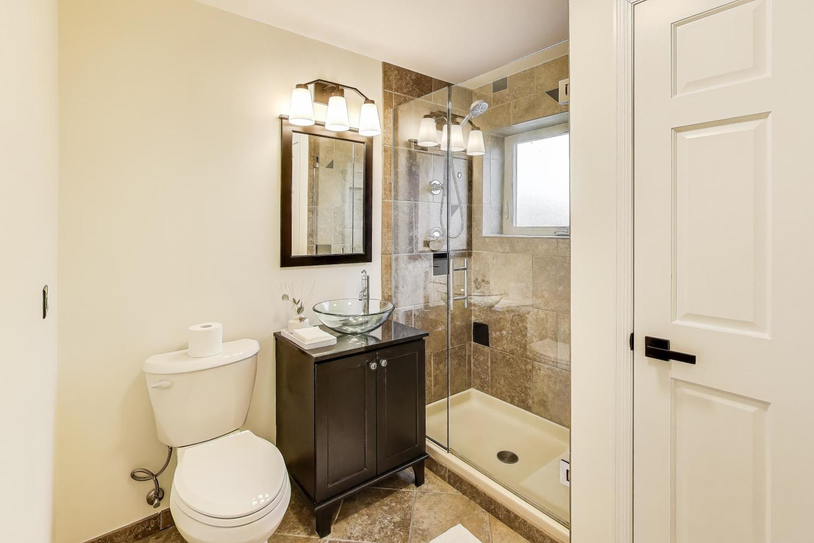 909 S Waverly Place, Mount Prospect, IL 60056