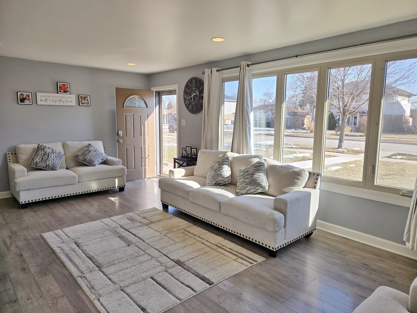 980 W Grant Drive, Des Plaines, IL 60016