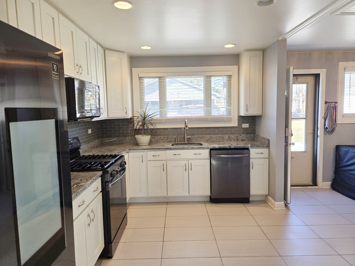 980 W Grant Drive, Des Plaines, IL 60016