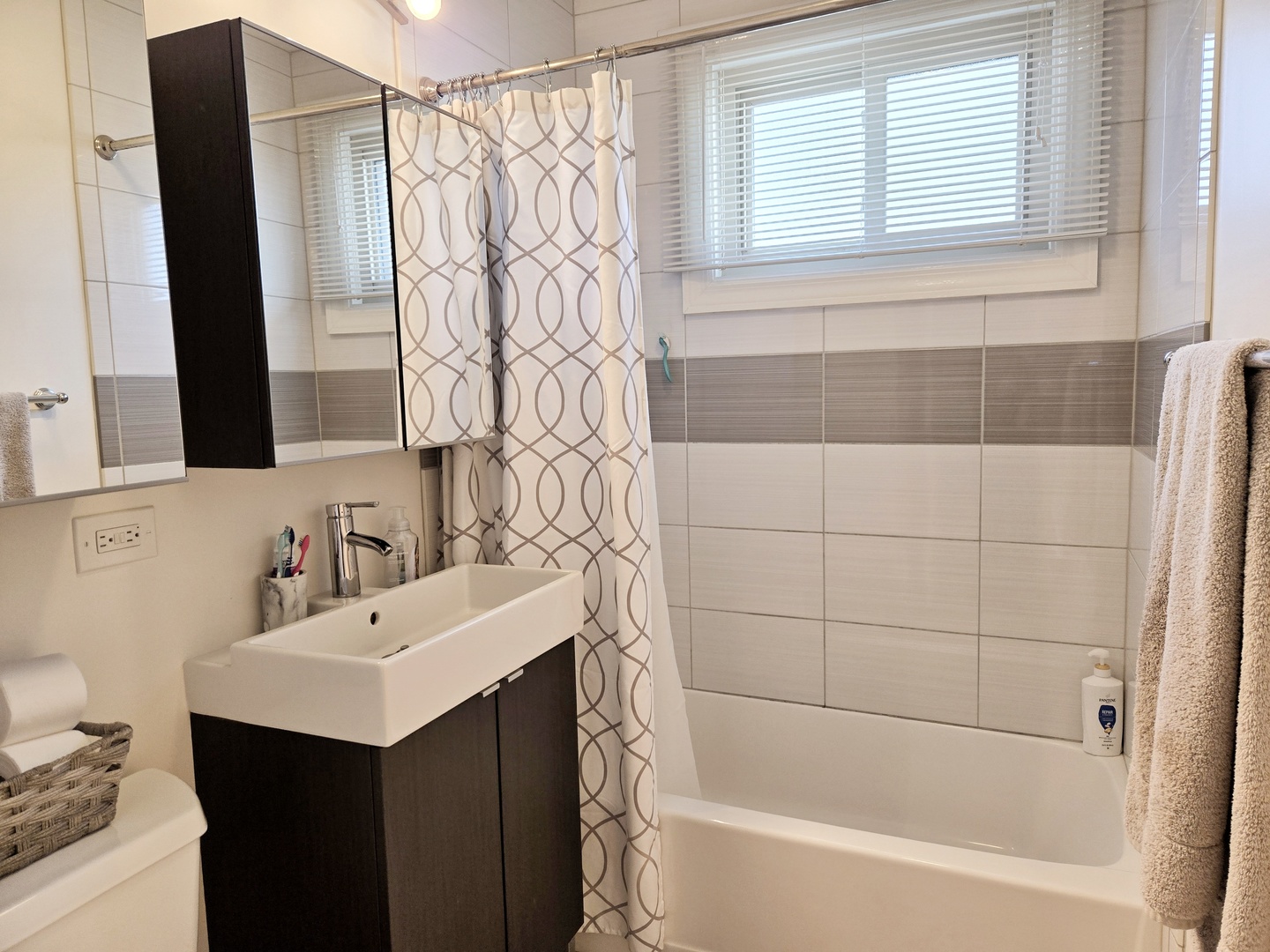 980 W Grant Drive, Des Plaines, IL 60016