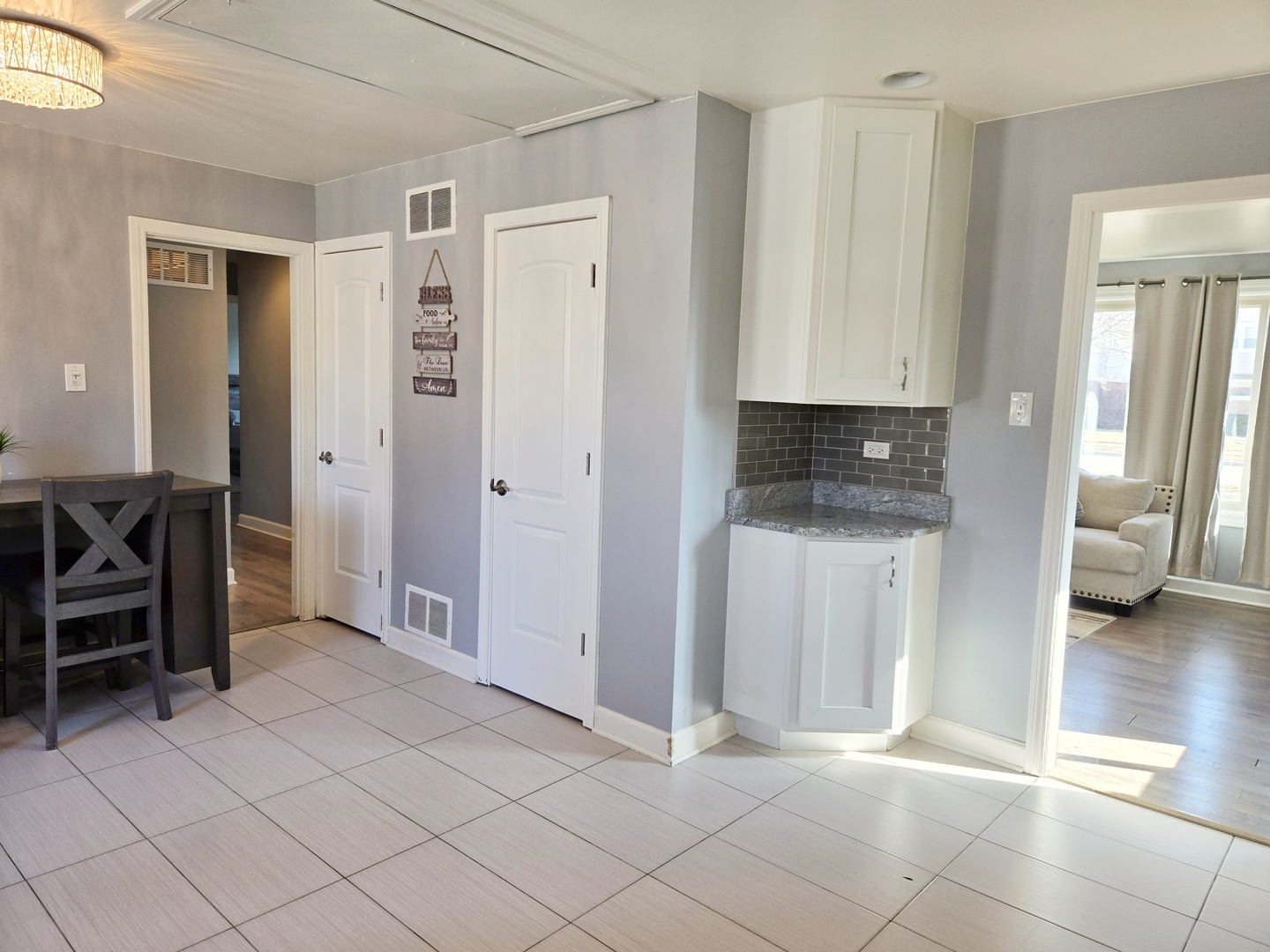 980 W Grant Drive, Des Plaines, IL 60016