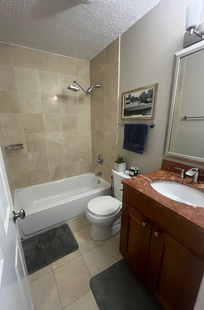 450 W Briar Place #4M, Chicago, IL 60657