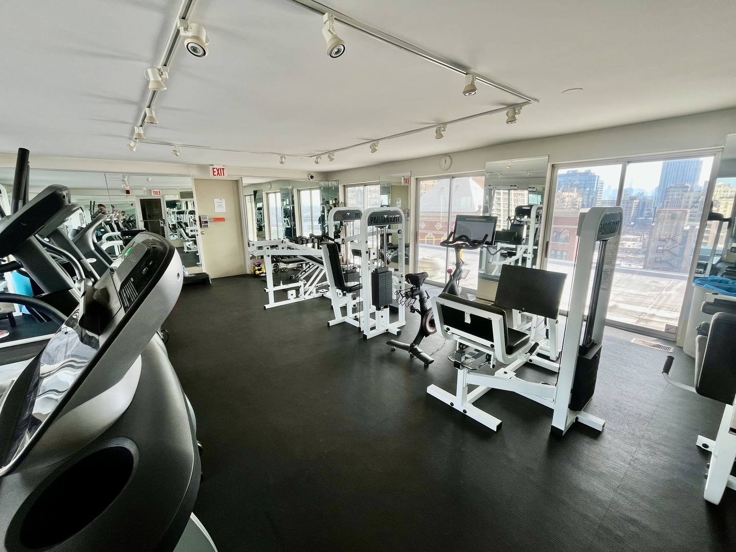 450 W Briar Place #4M, Chicago, IL 60657