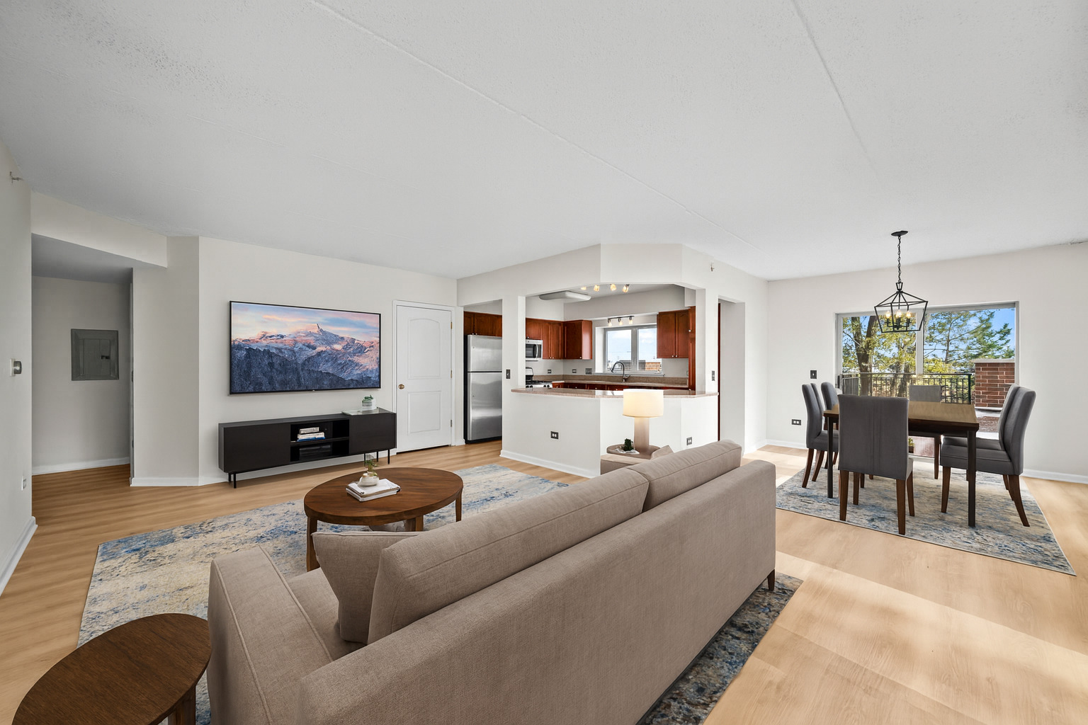 655 Perrie Drive #203, Elk Grove Village, IL 60007