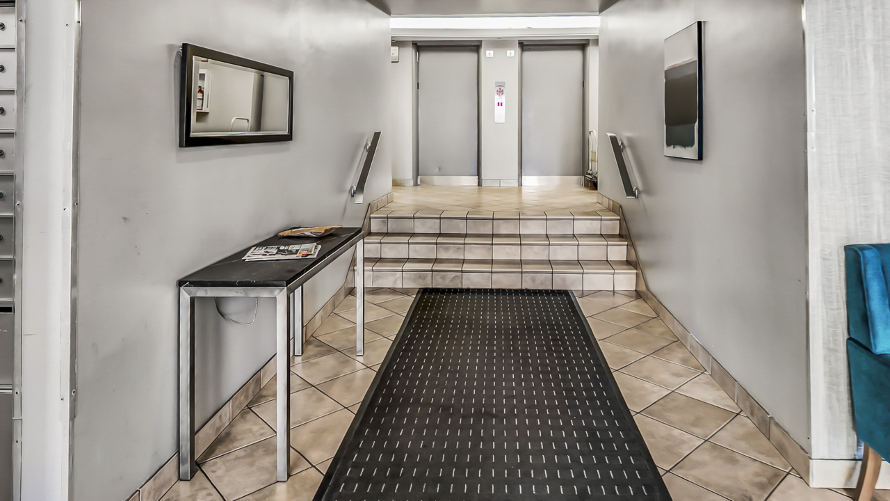 6300 N Sheridan Road #406, Chicago, IL 60660