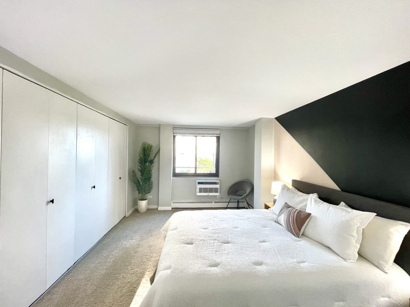 6300 N Sheridan Road #406, Chicago, IL 60660