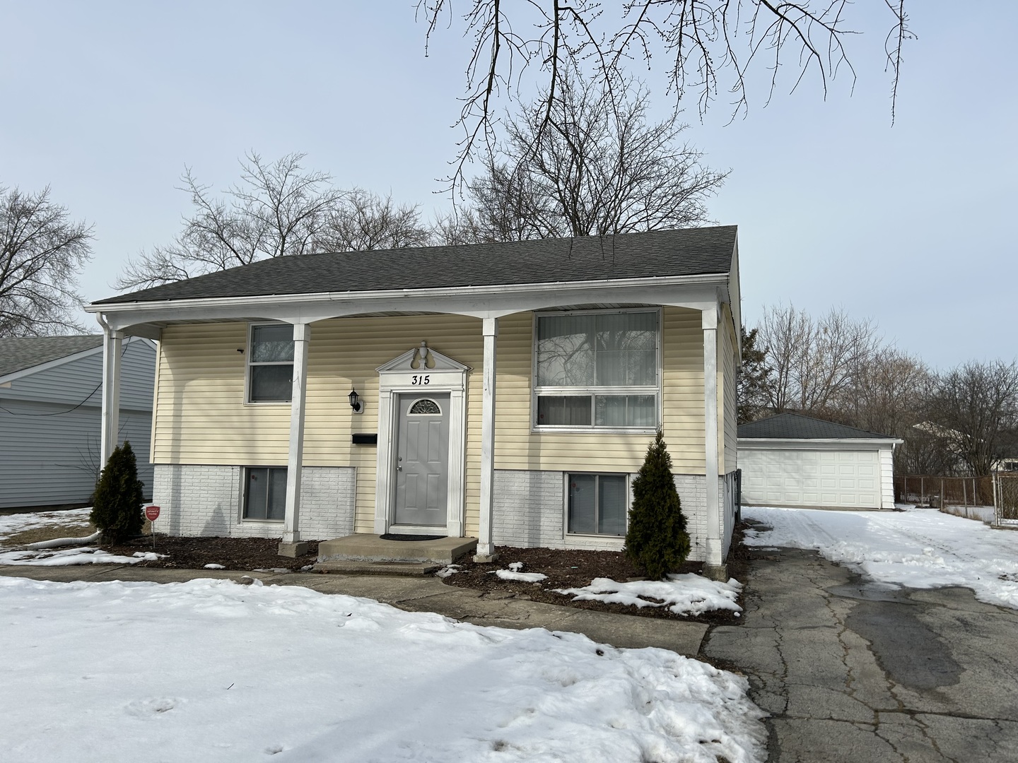 315 E Rose Street, Glenwood, IL 60425