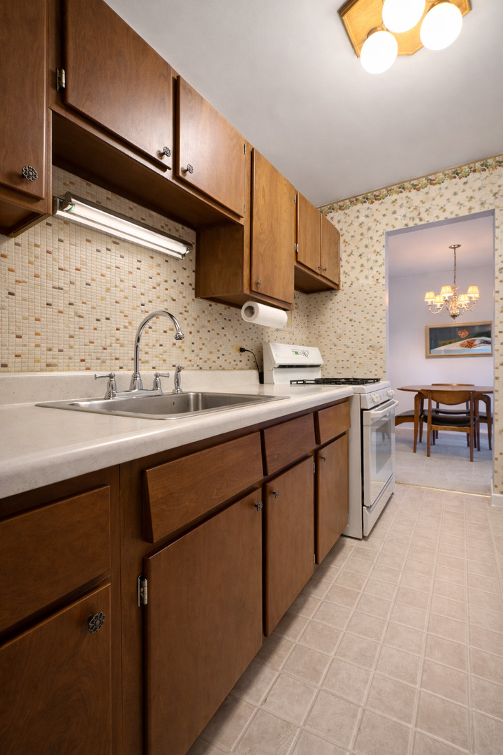 9820 S Pulaski Road #122, Oak Lawn, IL 60453